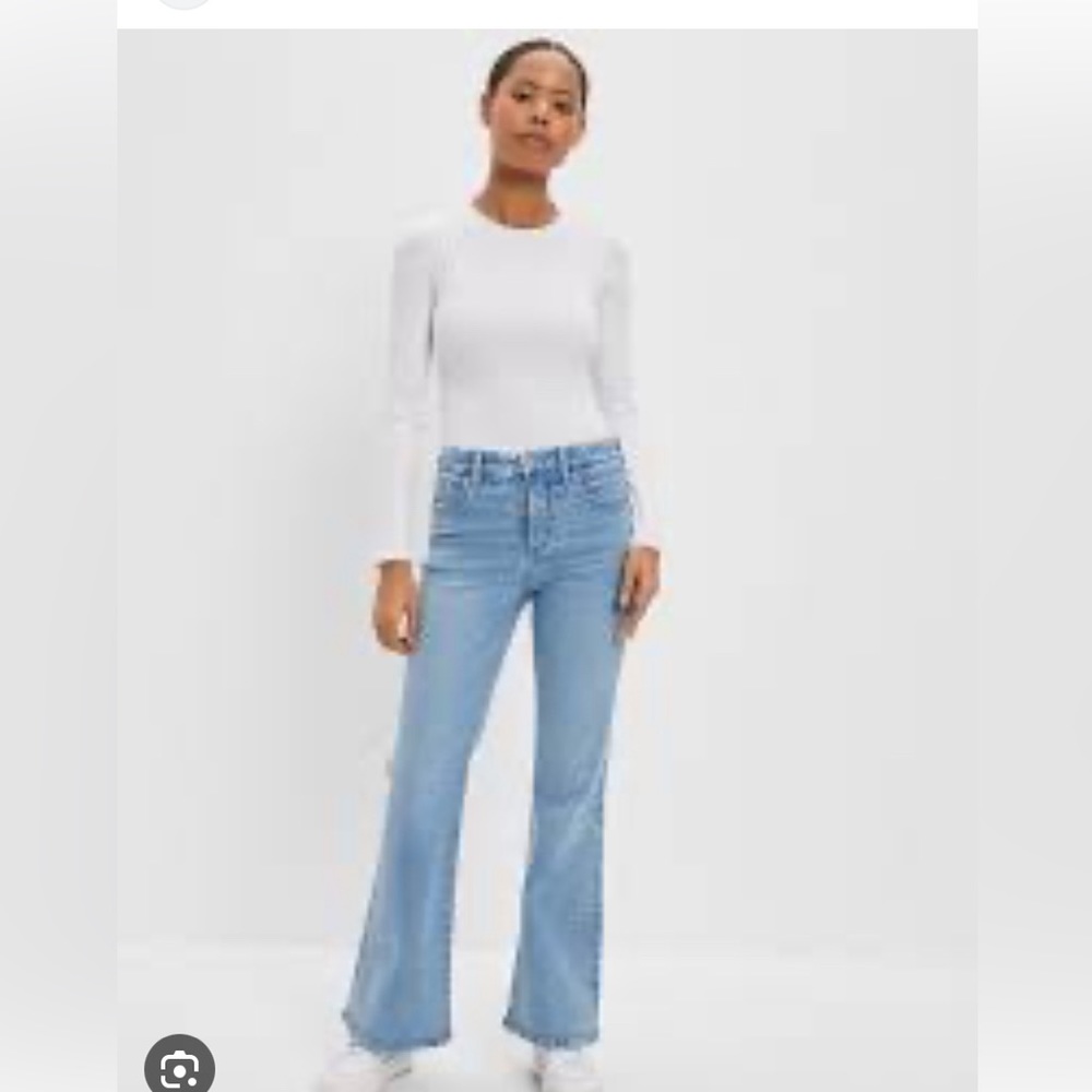 Brand new without tags, American eagle super high rise flares. Size 4.